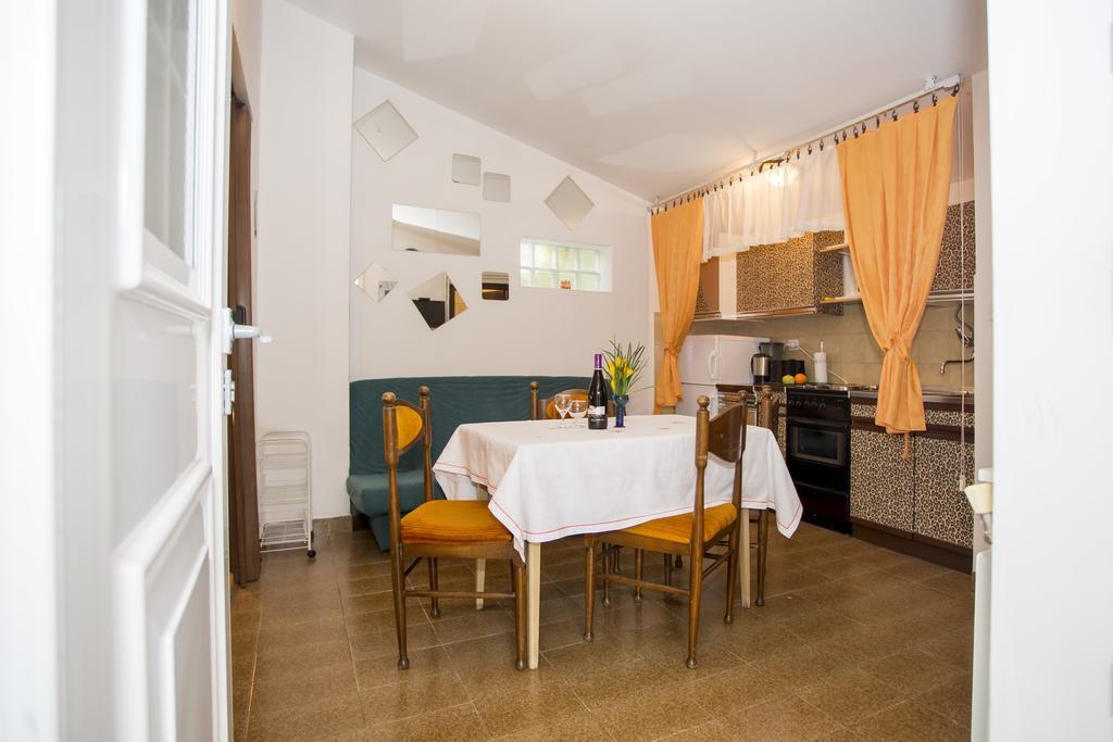 Apartments Pula 1618 Buitenkant foto